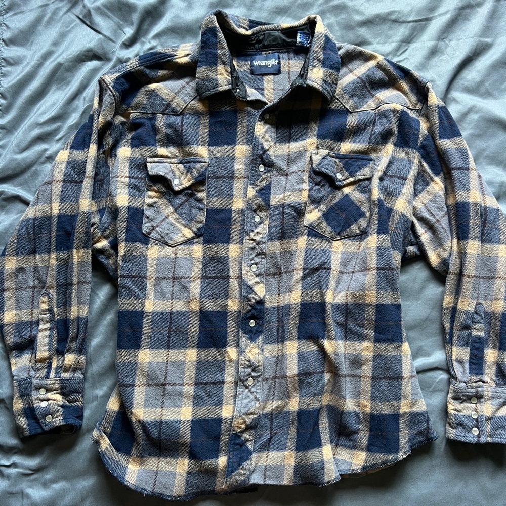 Oversized Wrangler Men's Blue and Tan Plaid flannel